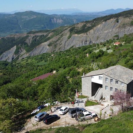 Xhaferri Guesthouse Corovode ภายนอก รูปภาพ